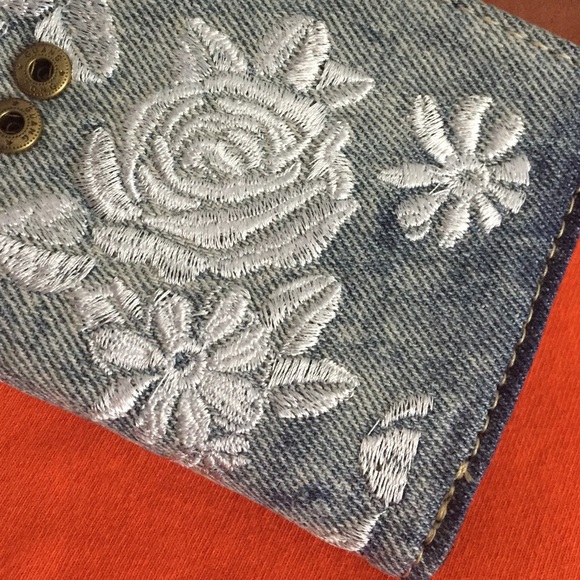 Patricia Nash Wallet - Picture 8 of 8